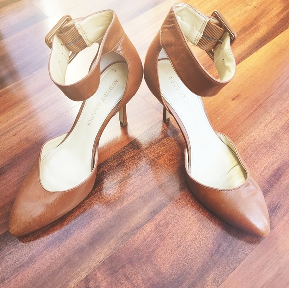 Audrey Brooke ankle strap pump - Picture 4 of 9